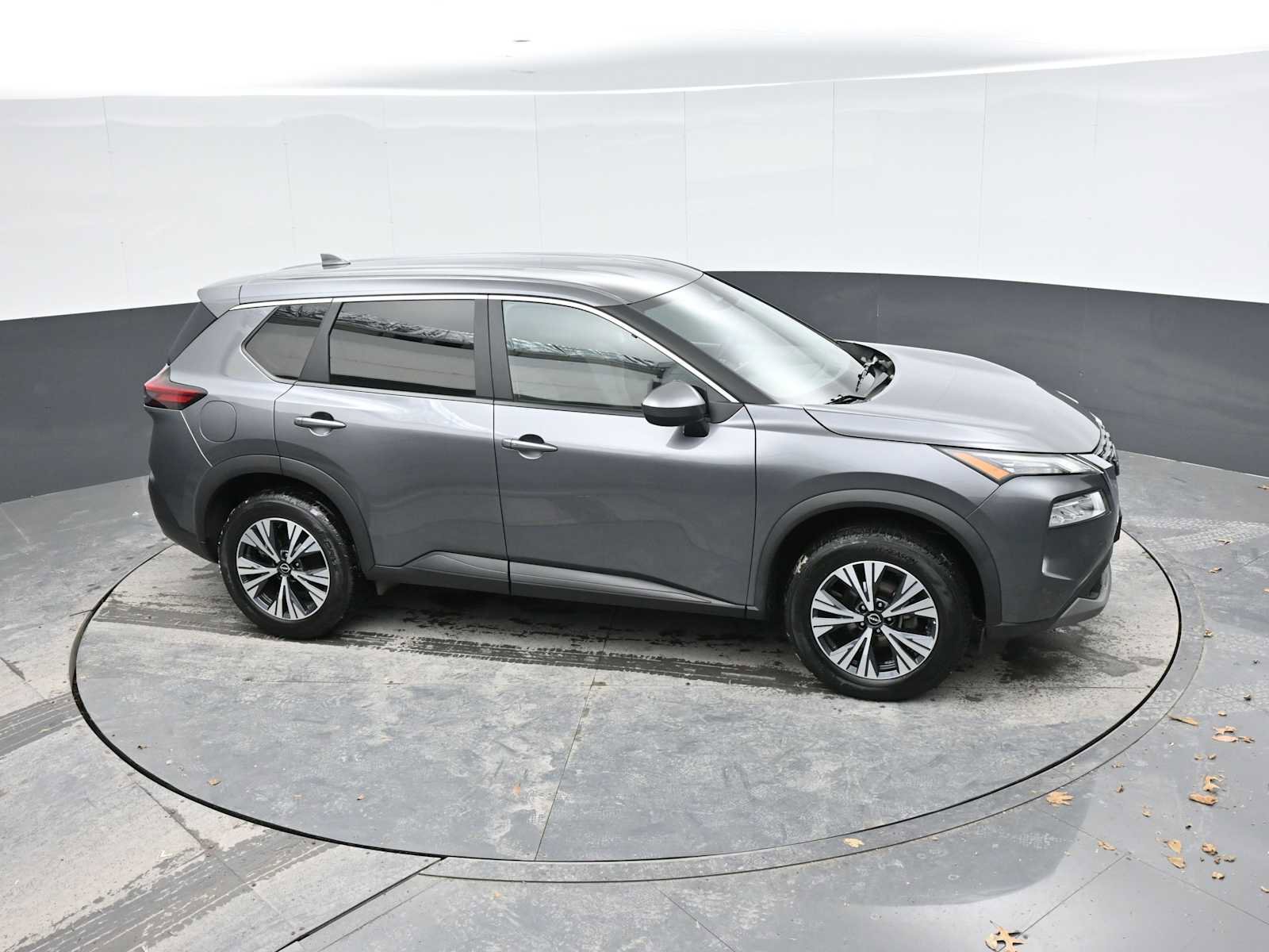 Used 2023 Nissan Rogue SV image 36