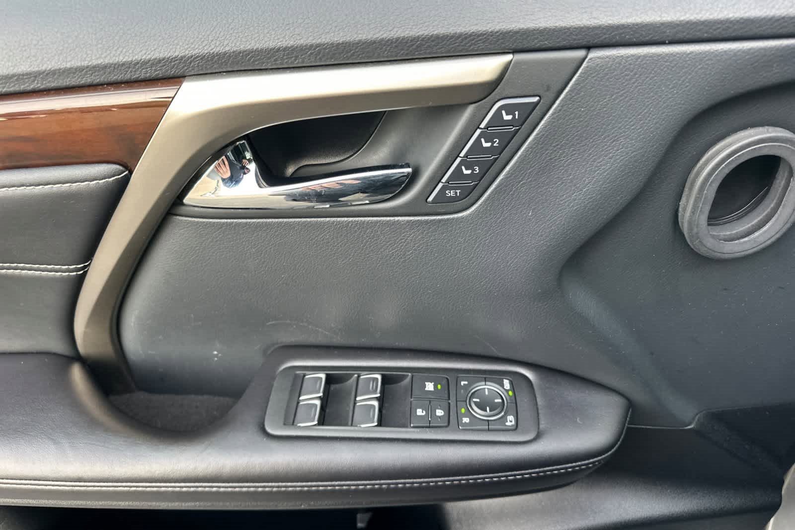 Used 2019 Lexus RX 450h AWD image 12