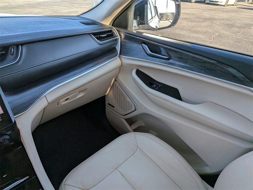 Used 2022 Jeep Grand Cherokee L Limited image 17