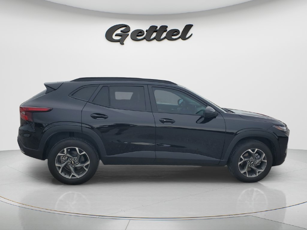 Used 2025 Chevrolet Trax LT w/ Driver Confidence Package FWD image 4