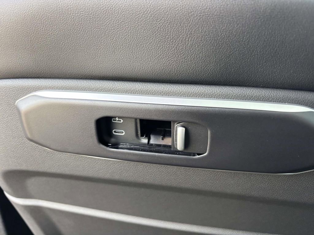 New 2026 BMW X6 xDrive40i w/ Climate Comfort Package image 34