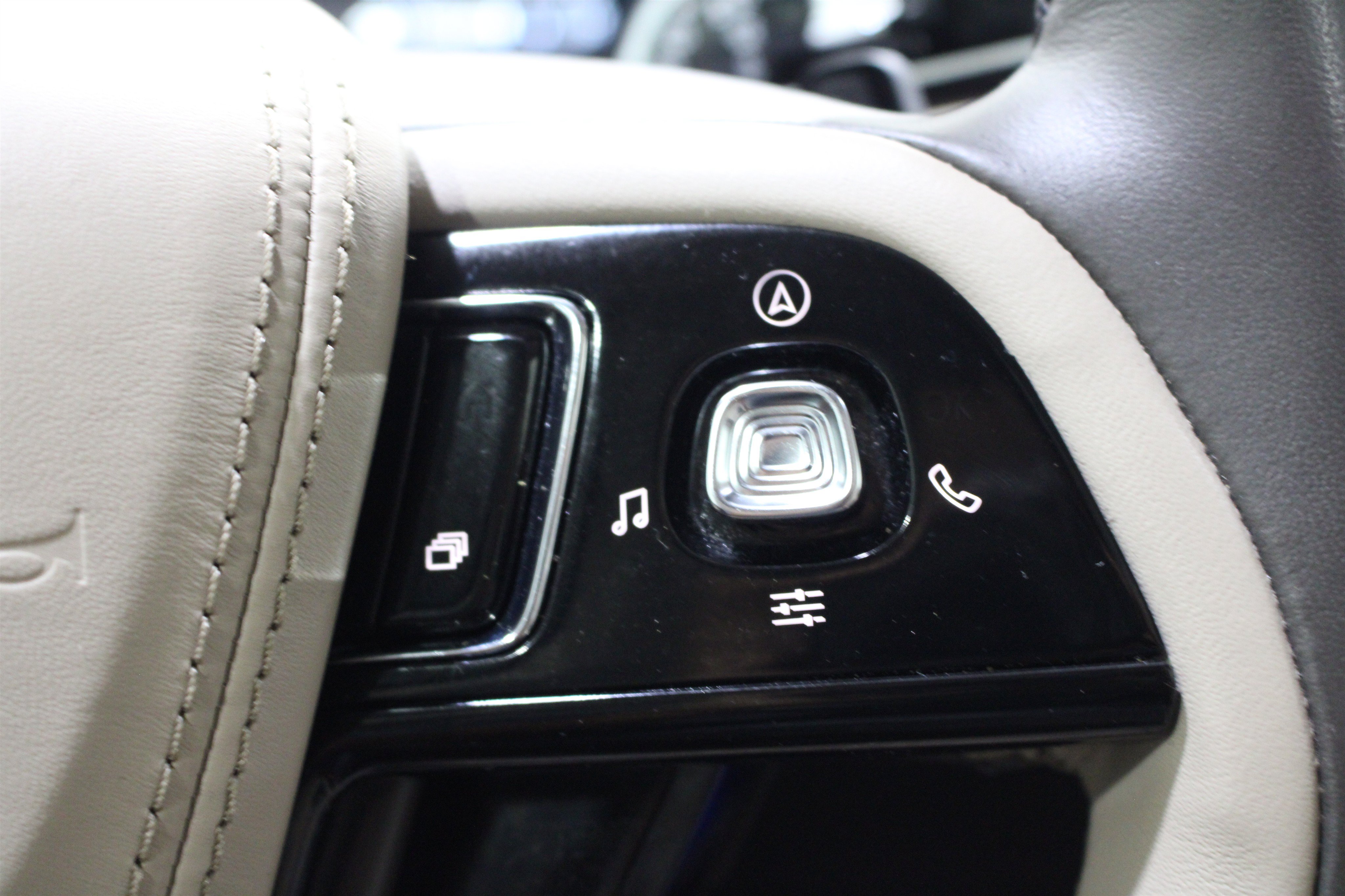 Used 2023 Lincoln Aviator Reserve w/ Equipment Group 201A AWD/4WD image 13