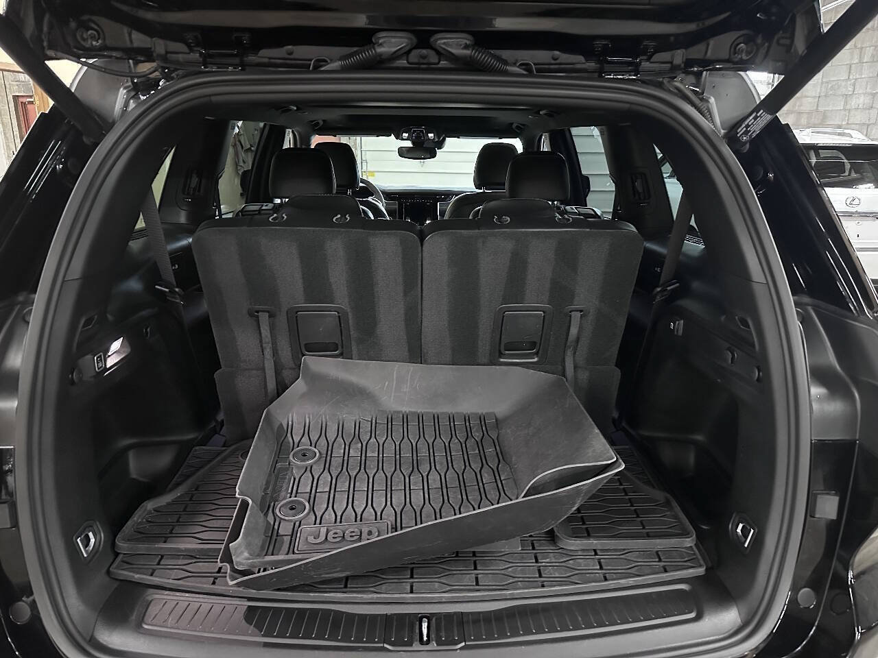 Used 2023 Jeep Grand Cherokee L Laredo AWD/4WD image 6