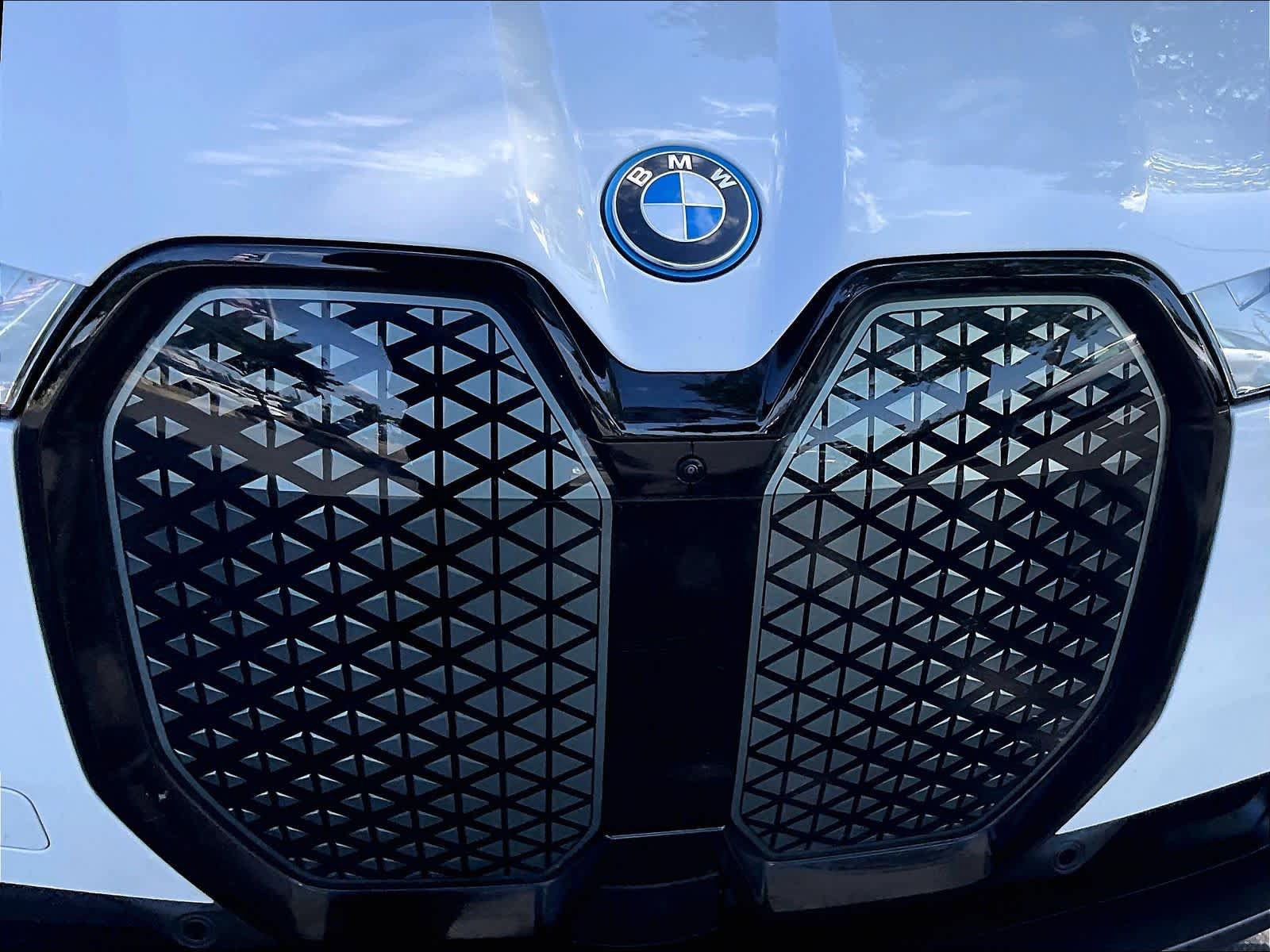 Used 2023 BMW iX xDrive50 w/ Premium Package AWD/4WD image 32