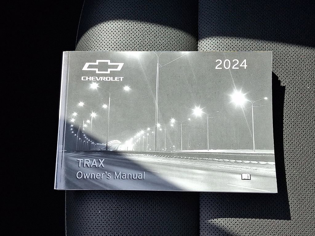 Used 2024 Chevrolet Trax RS image 25