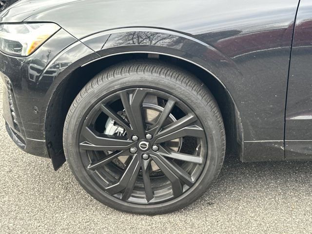 Used 2024 Volvo XC60 B5 Ultimate w/ Protection Package Premier image 11