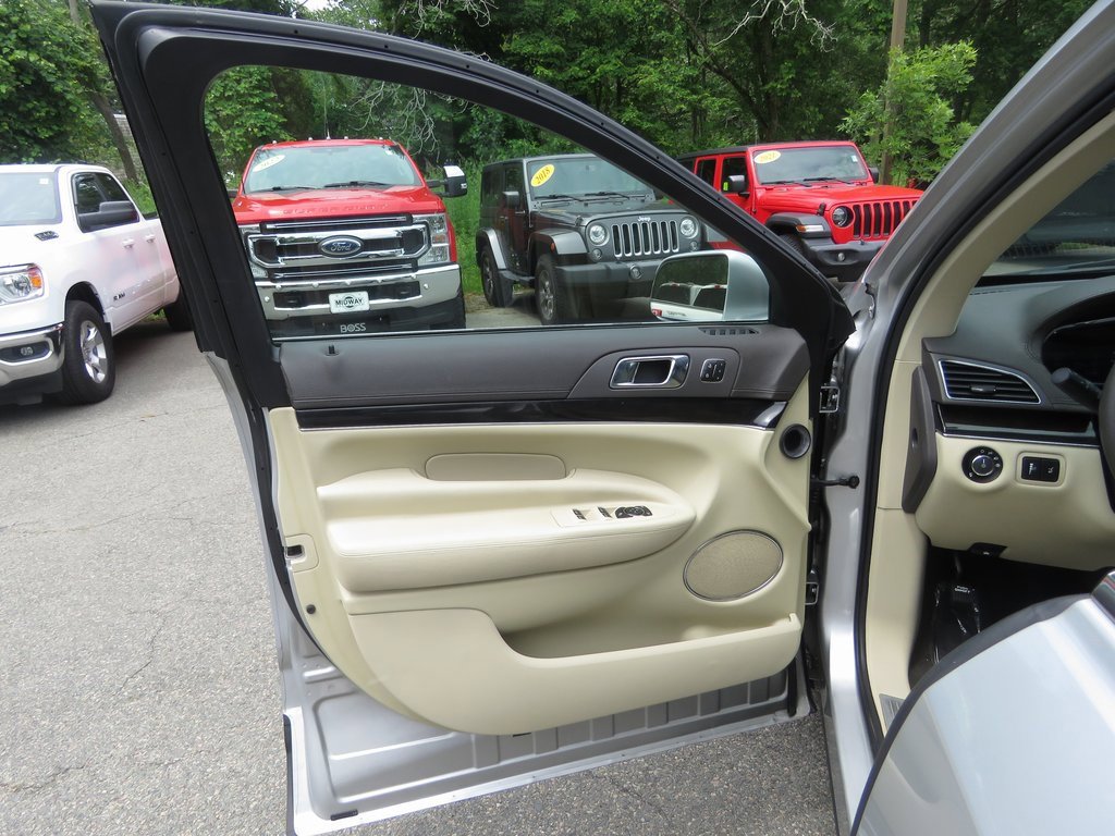 Used 2019 Lincoln MKT AWD image 10