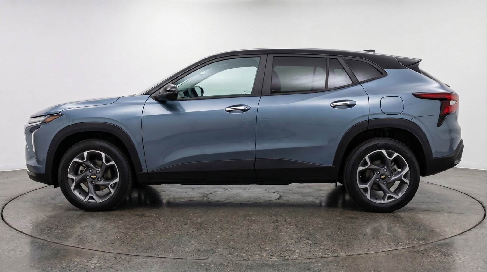 Used 2025 Chevrolet Trax LT FWD image 5