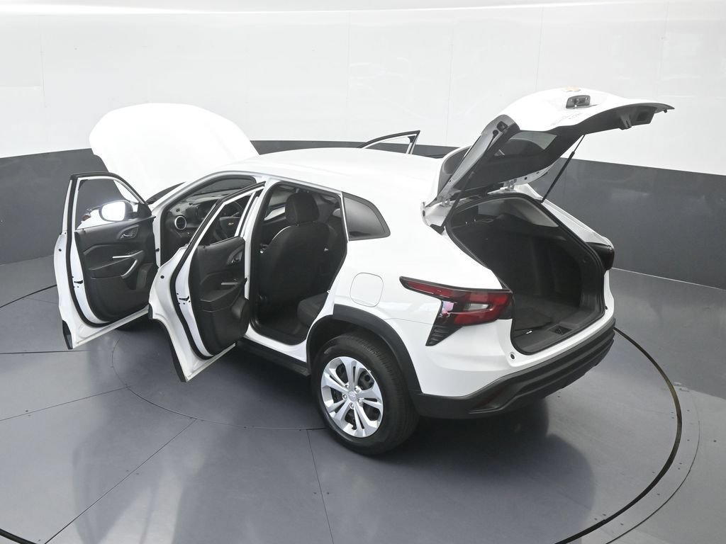 Used 2025 Chevrolet Trax LS FWD image 58