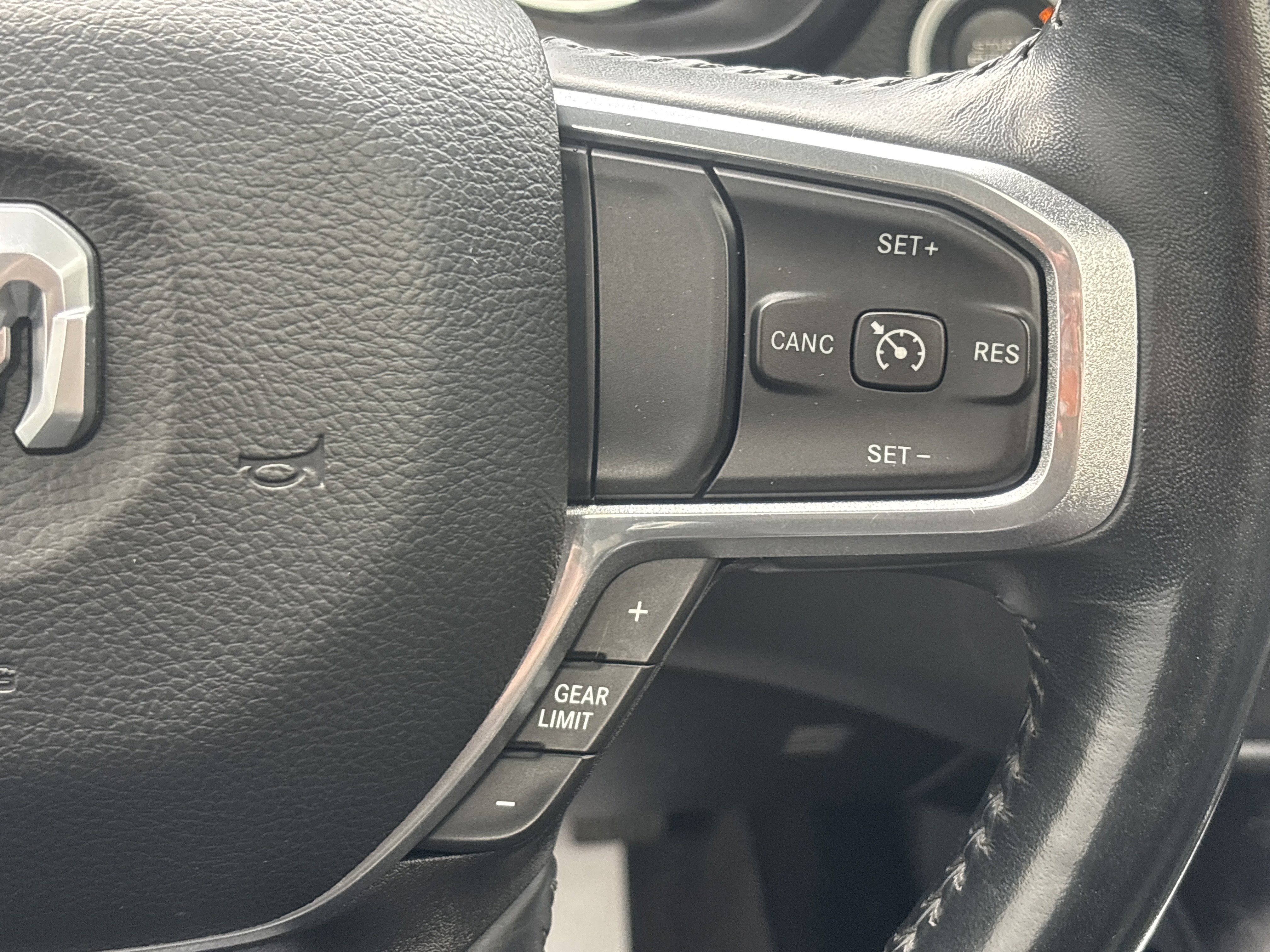 Used 2023 RAM 1500 Laramie AWD/4WD image 5