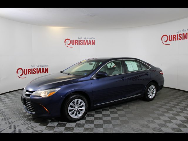 Used 2017 Toyota Camry LE FWD image 4