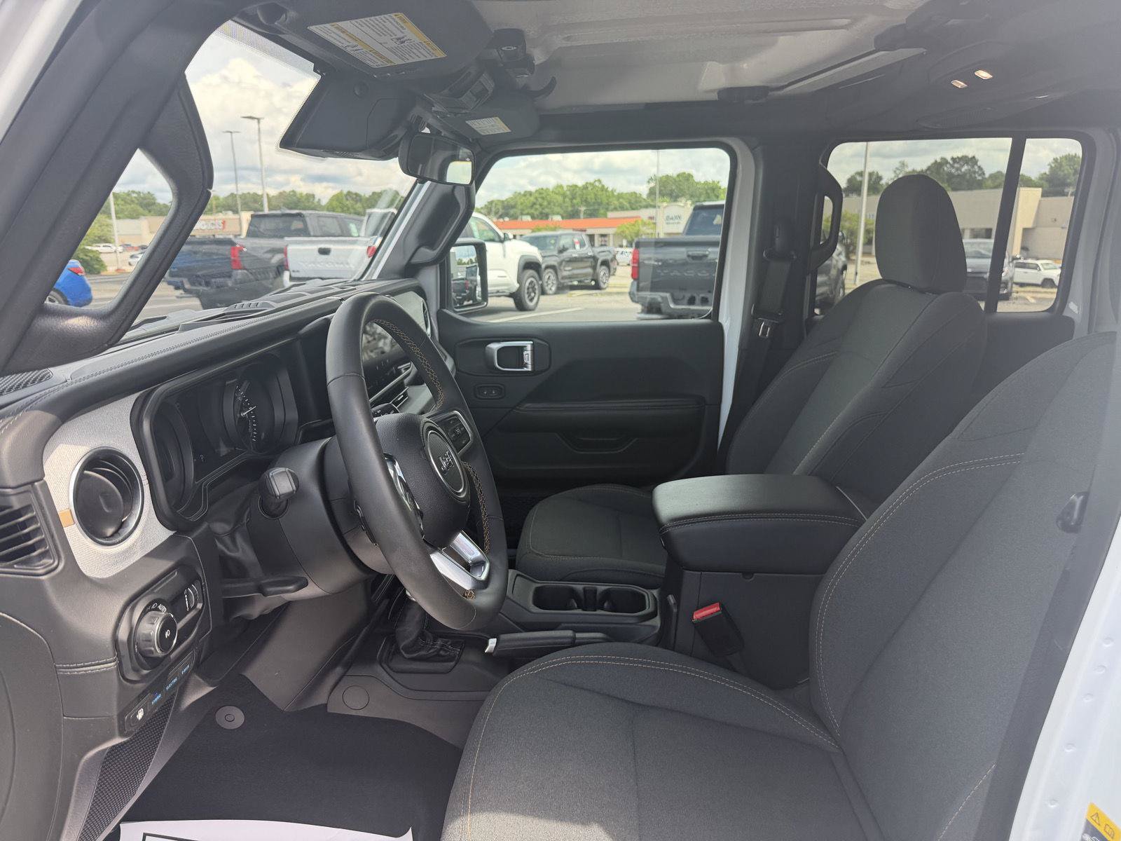 Used 2024 Jeep Wrangler Unlimited Sahara AWD/4WD image 12