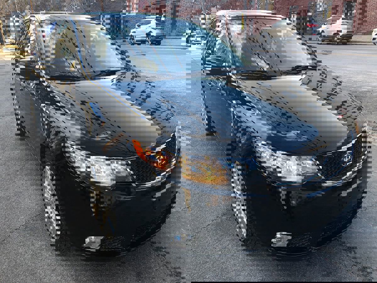 Used 2010 Kia Forte SX image 2