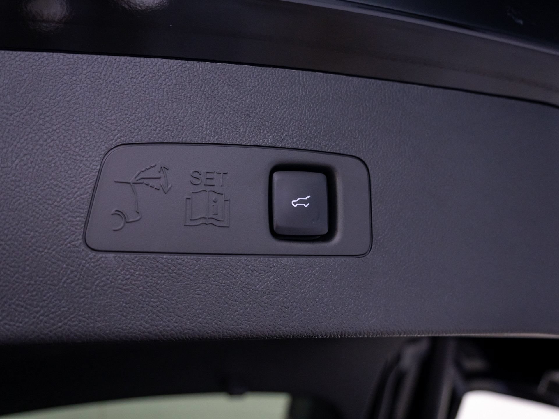 Used 2025 Lincoln Corsair AWD w/ Equipment Group 101A image 36
