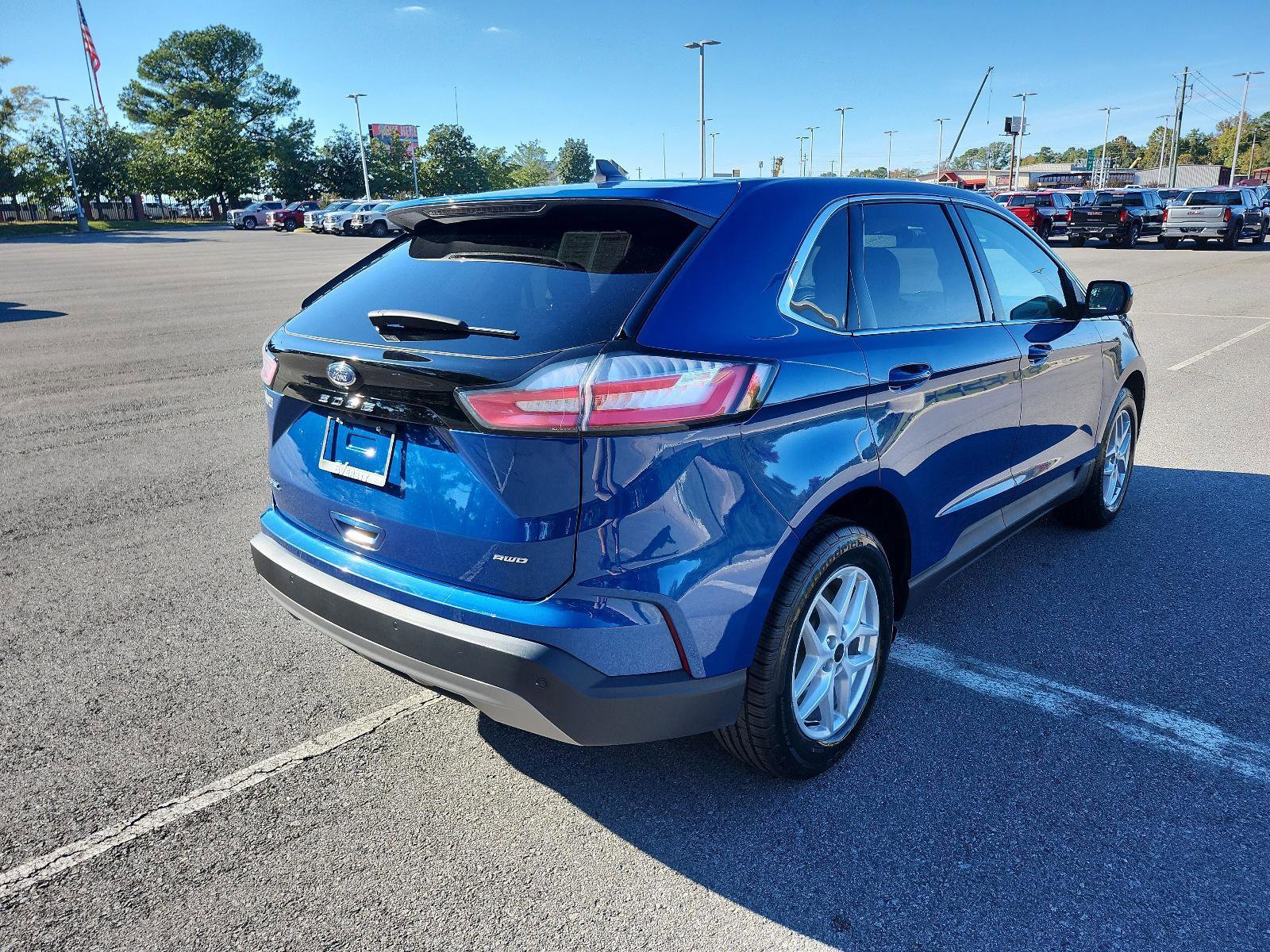 Used 2024 Ford Edge SEL image 3