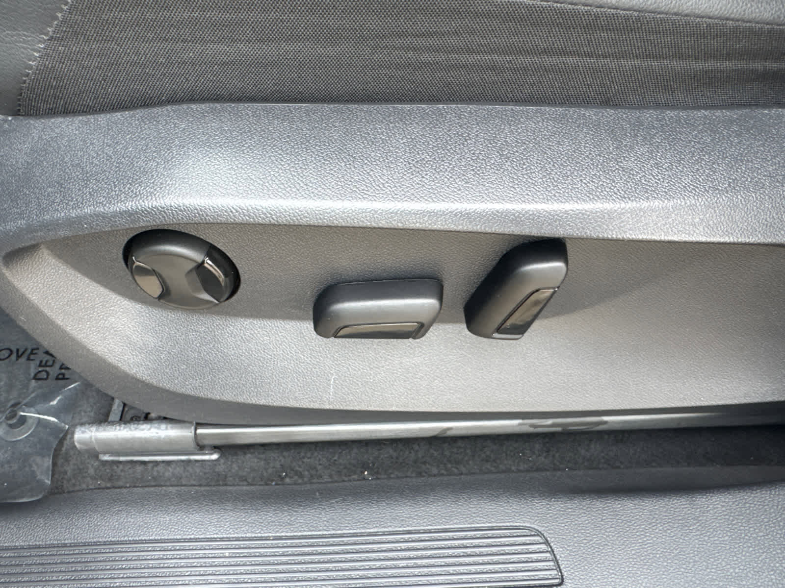 Certified 2024 Volkswagen Tiguan SE image 24