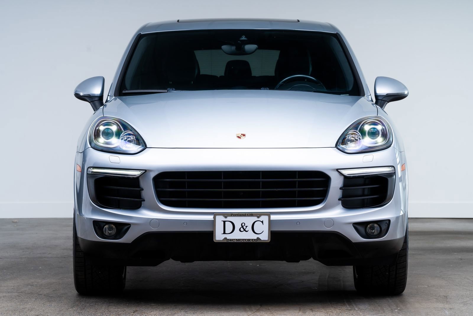 Used 2017 Porsche Cayenne Platinum Edition AWD/4WD image 2