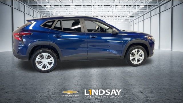 Used 2024 Chevrolet Trax LS image 2