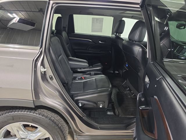 Used 2015 Toyota Highlander Limited AWD/4WD image 31