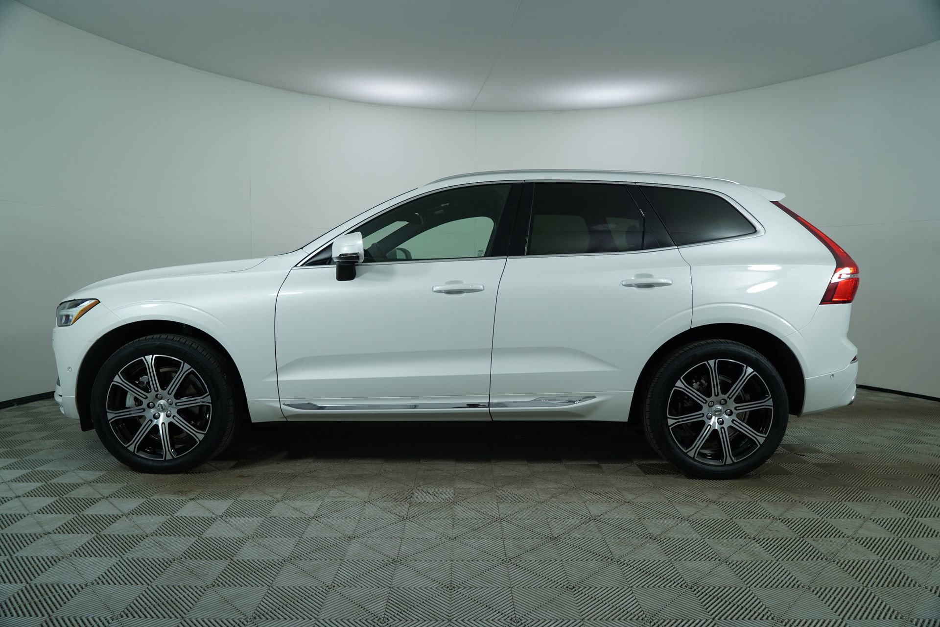 Used 2020 Volvo XC60 T6 Inscription w/ Protection Package Premier image 6