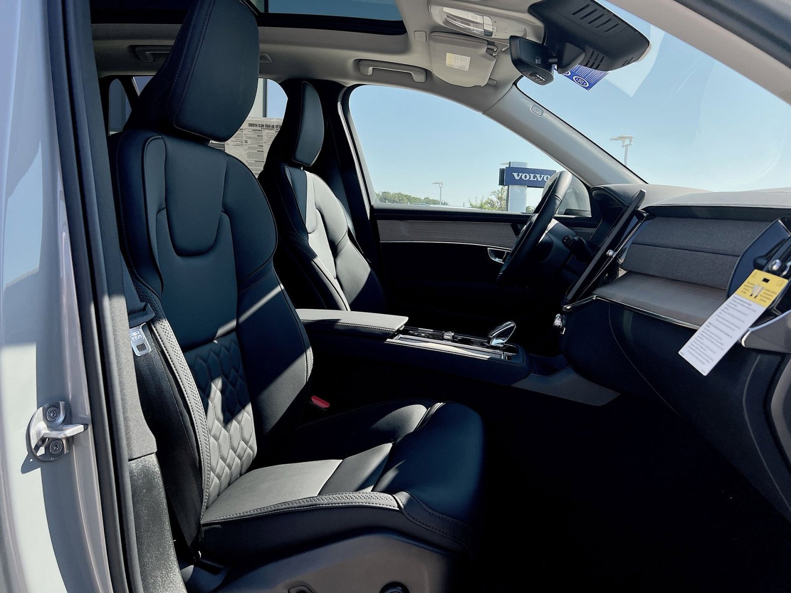 New 2026 Volvo XC90 B6 Plus w/ Protection Package Premier image 28