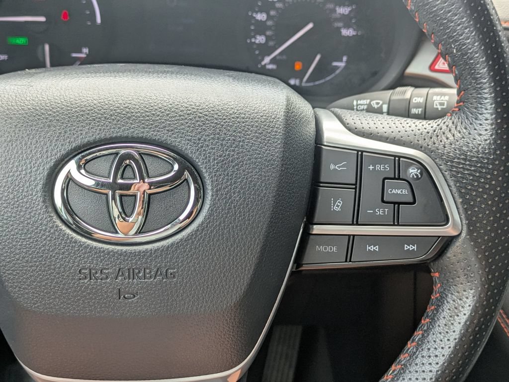 Used 2024 Toyota Sienna XSE FWD image 16