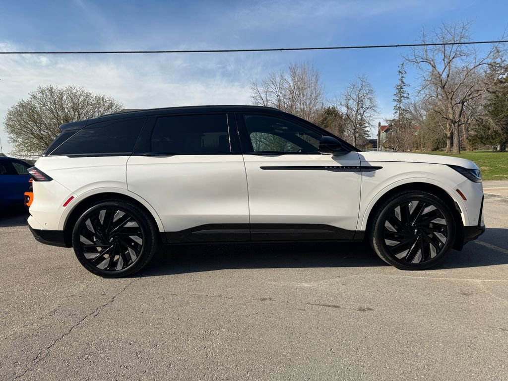 Used 2024 Lincoln Nautilus Reserve w/ Equipment Group 203A image 4