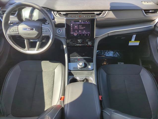 New 2025 Jeep Grand Cherokee Altitude image 12