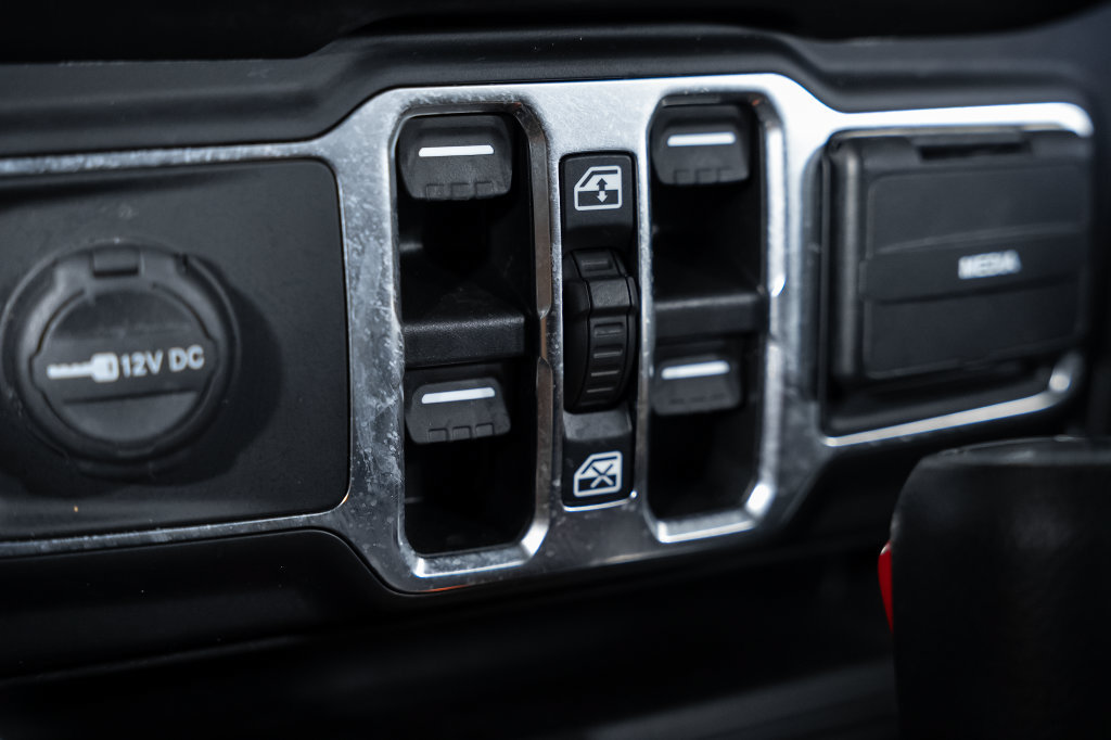 Used 2023 Jeep Wrangler Unlimited Sport AWD/4WD image 36