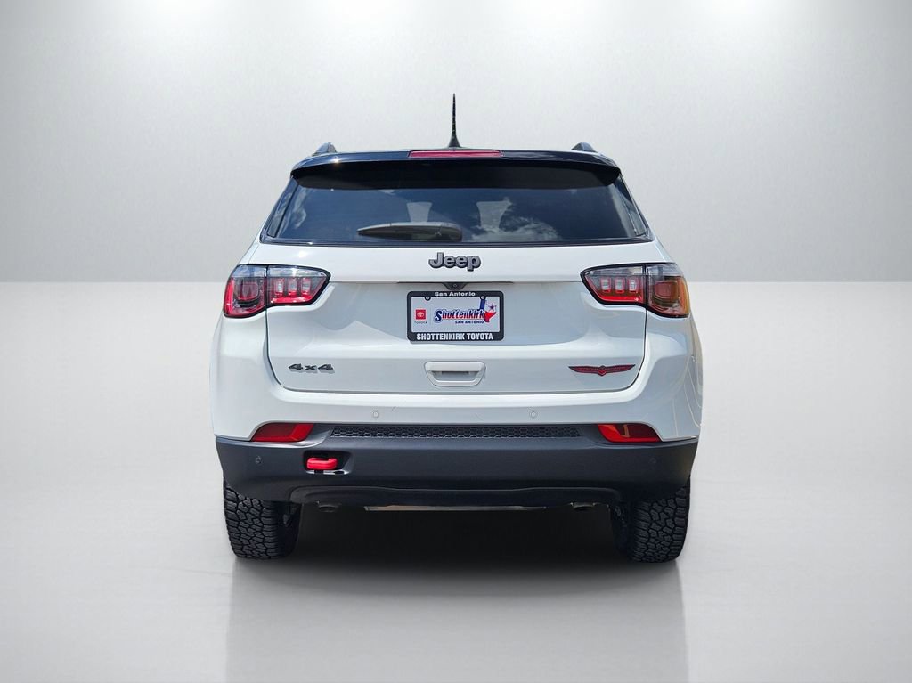 Used 2025 Jeep Compass Trailhawk AWD/4WD image 6