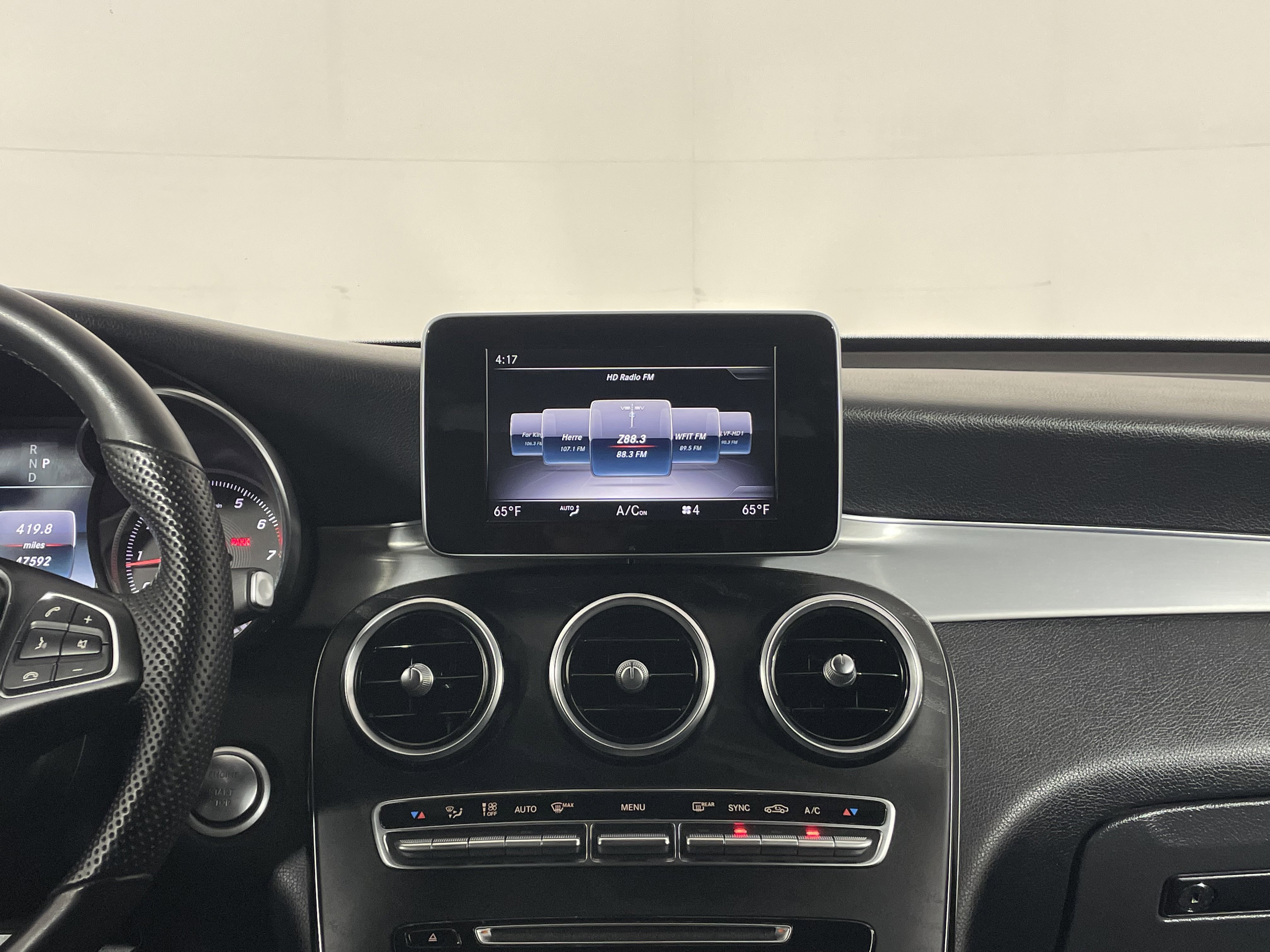 Used 2019 Mercedes-Benz GLC 300 4MATIC image 17