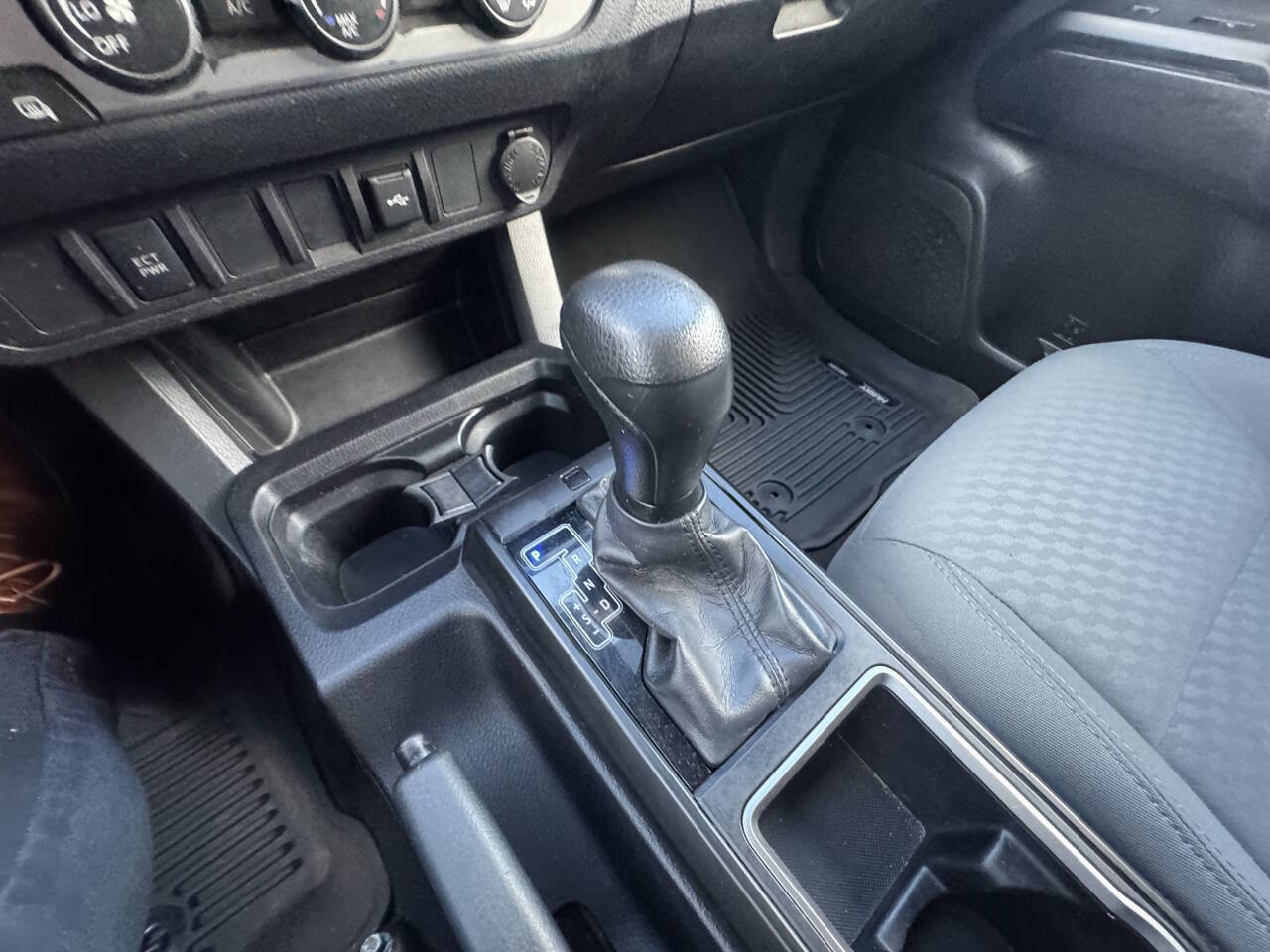 Used 2020 Toyota Tacoma SR image 40