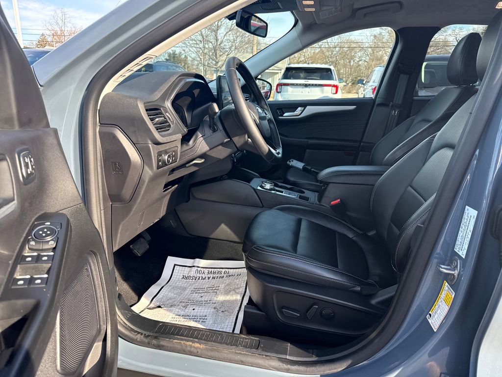 Used 2025 Ford Escape Platinum image 24
