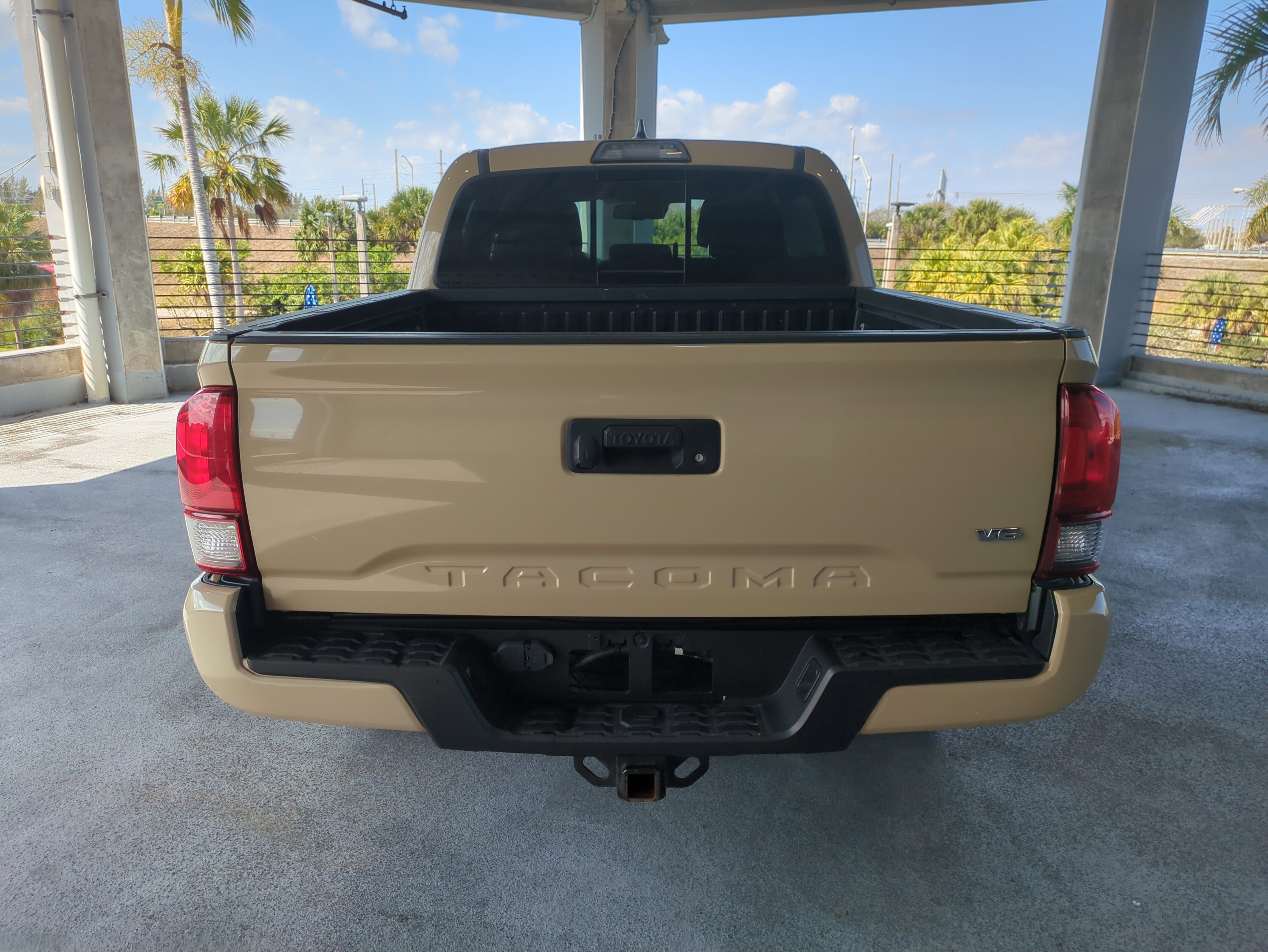 Used 2018 Toyota Tacoma TRD Sport image 6