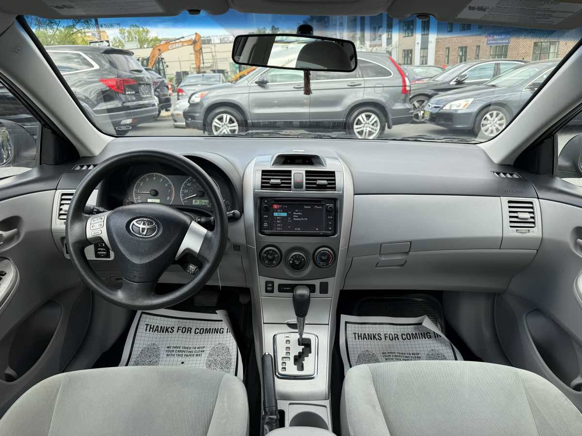 Used 2013 Toyota Corolla LE FWD image 13