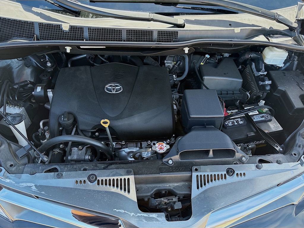Used 2020 Toyota Sienna XLE w/ XLE Navigation Package FWD image 32