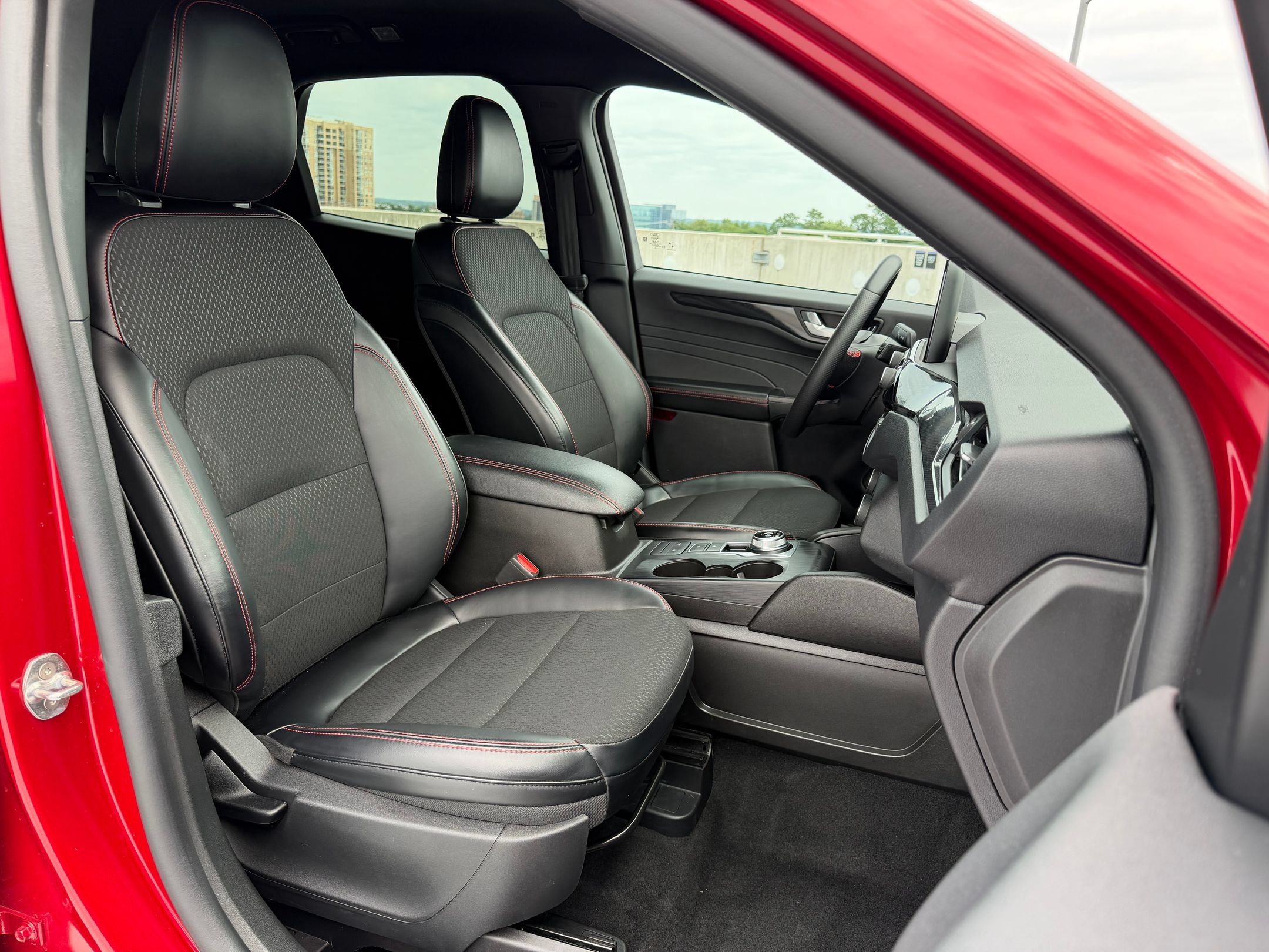 Used 2025 Ford Escape ST-Line Select AWD/4WD image 23