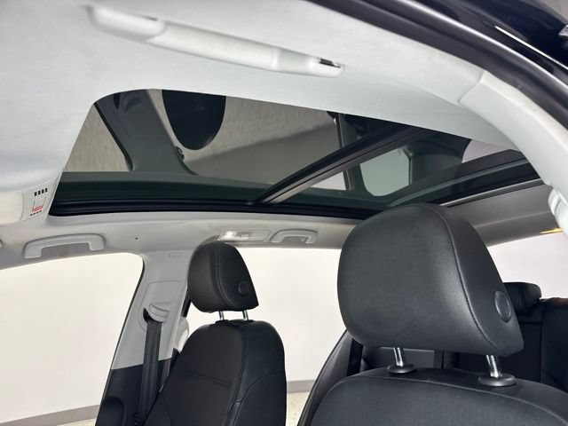 Used 2016 Volkswagen Golf S FWD image 2