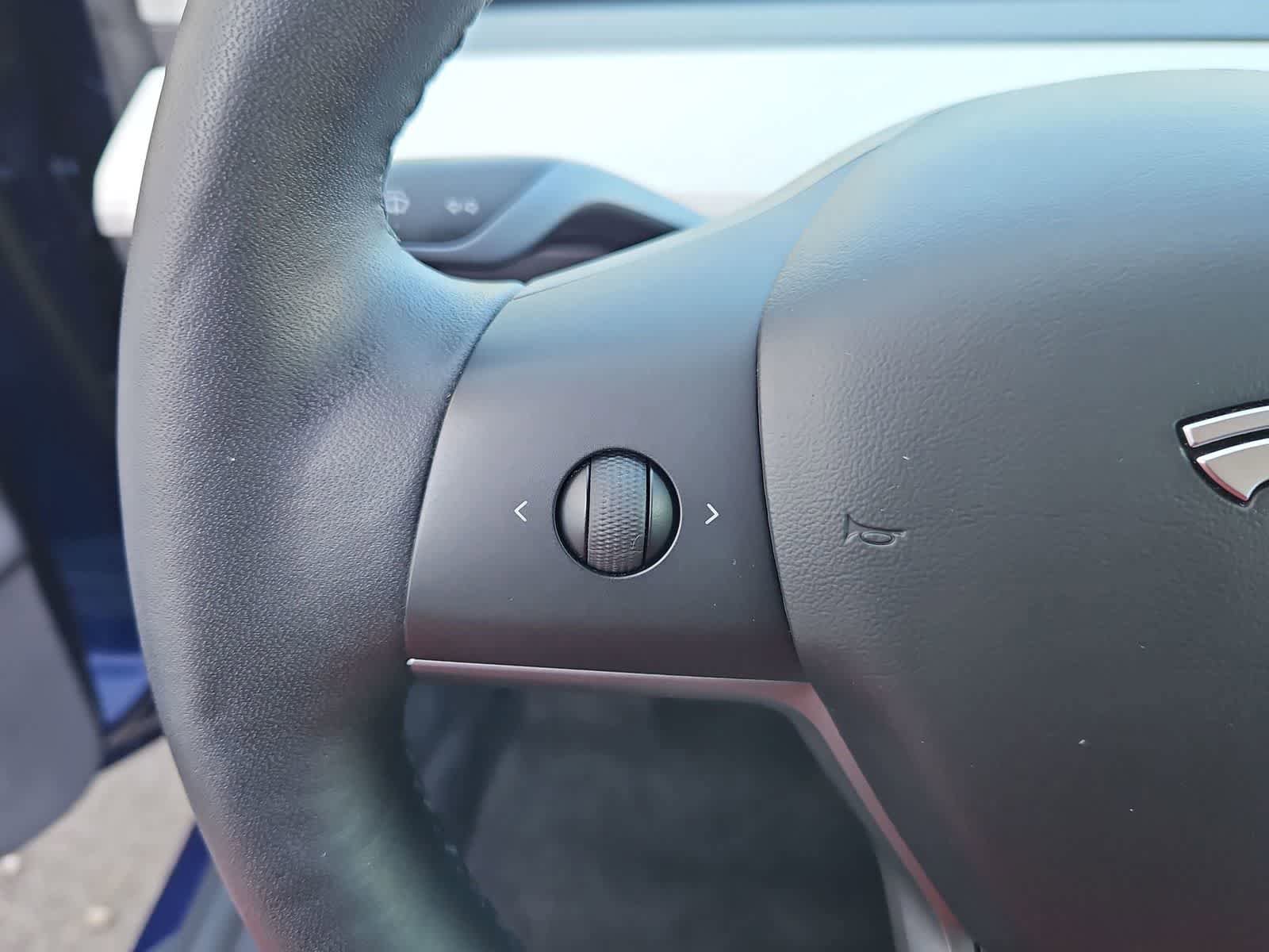 Used 2020 Tesla Model 3 Standard Range image 25