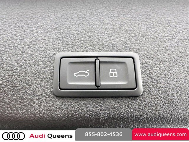 Used 2024 Audi Q8 e-tron Premium Plus image 11