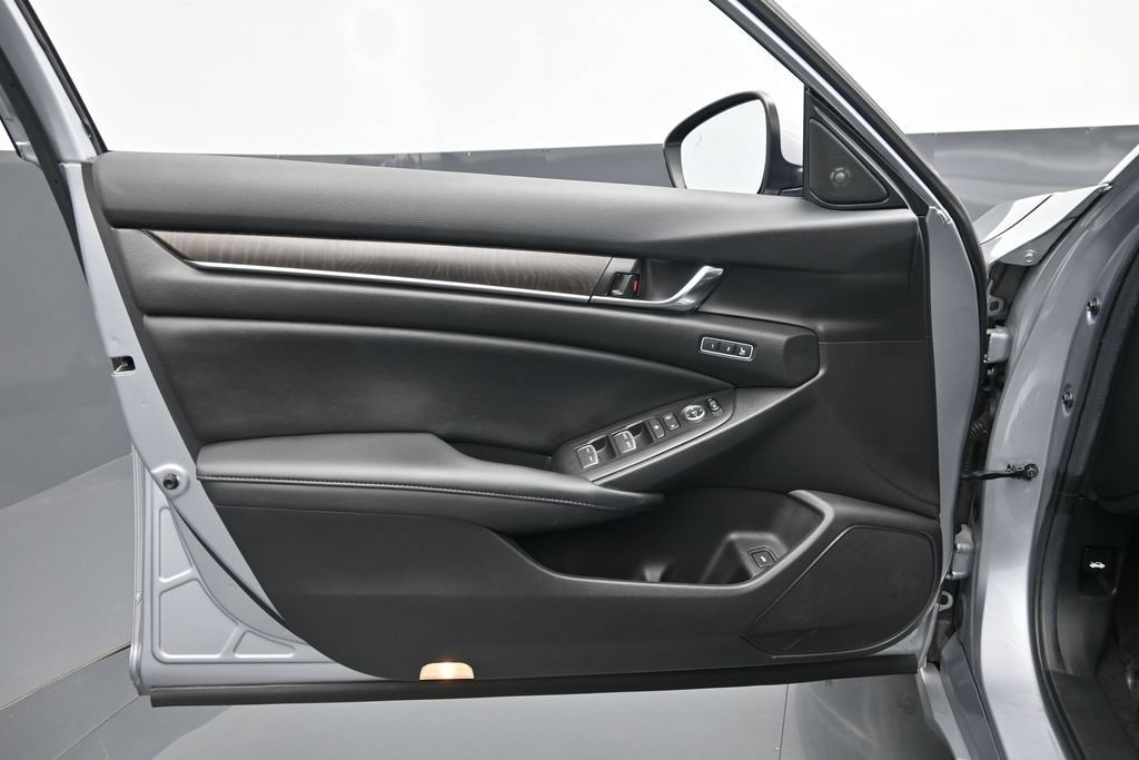 Used 2021 Honda Accord Touring image 18