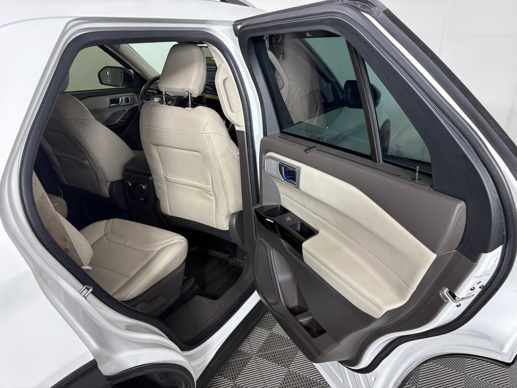 Certified 2022 Ford Explorer Platinum w/ Equipment Group 601A AWD/4WD image 36