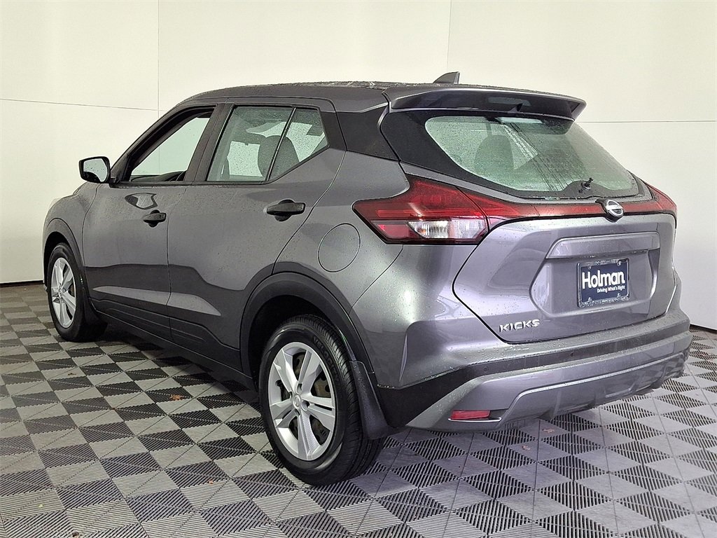 Used 2022 Nissan Kicks S image 9
