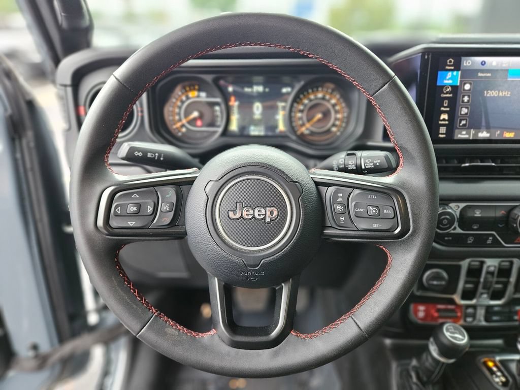 Used 2025 Jeep Wrangler Unlimited Rubicon AWD/4WD image 27