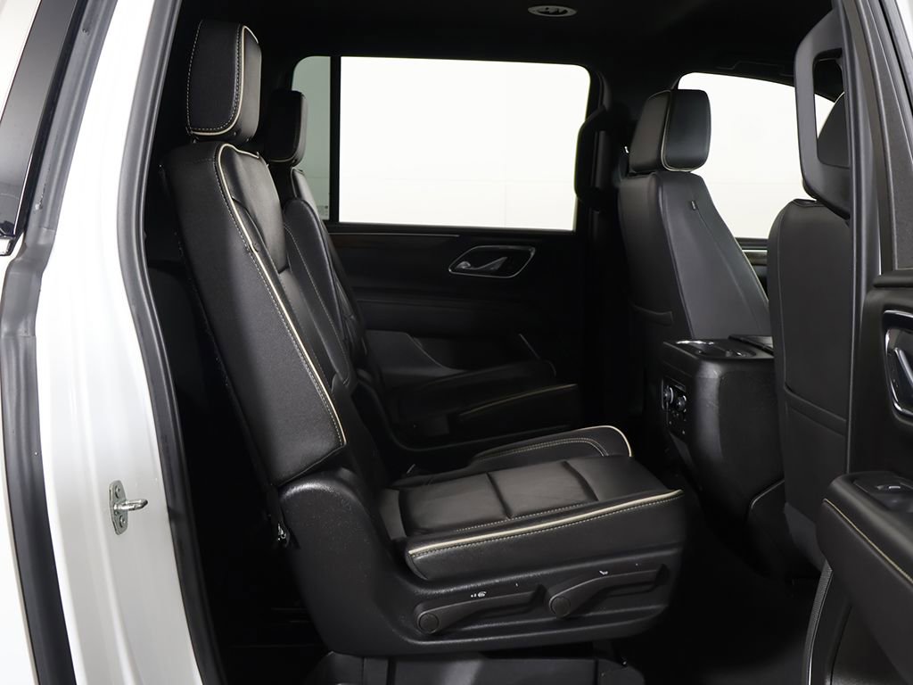 Used 2023 Chevrolet Suburban Premier AWD/4WD image 32