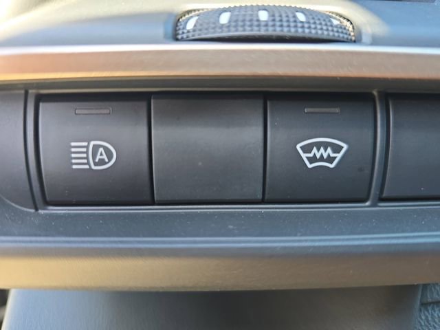 Used 2023 Toyota Crown Limited image 25