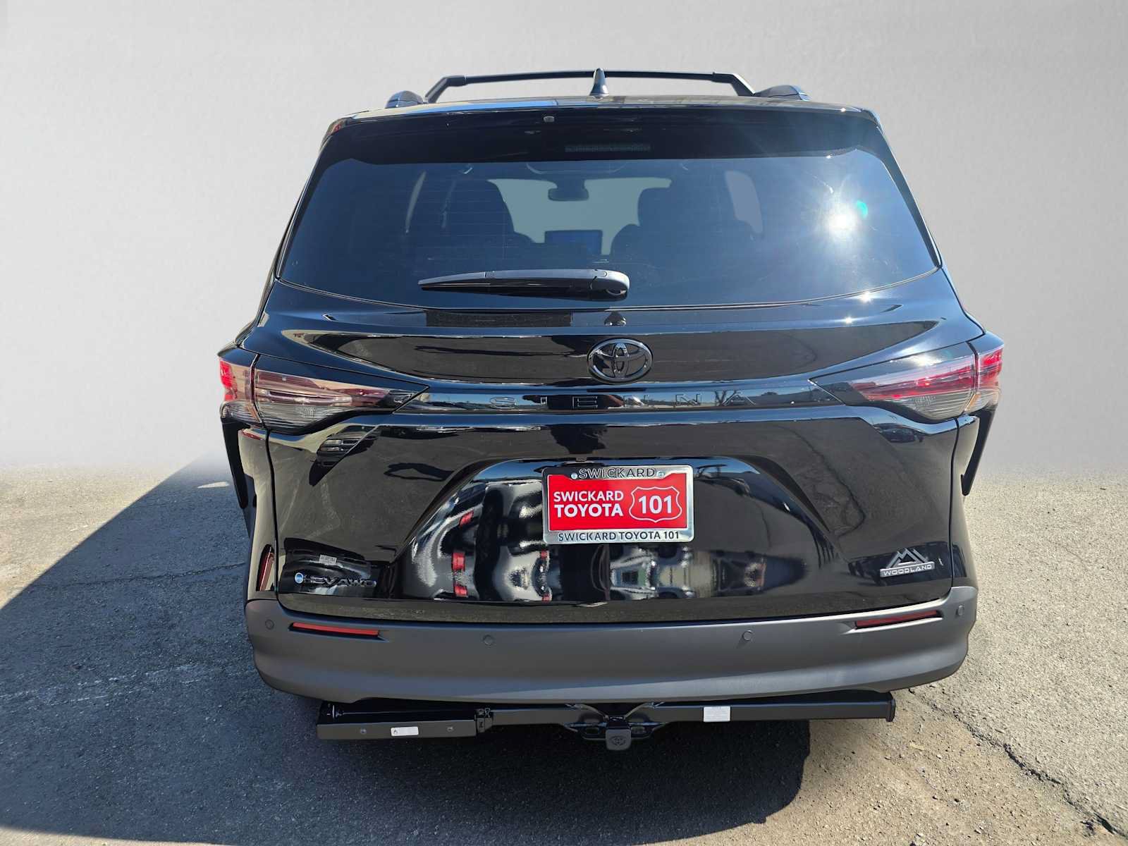 New 2026 Toyota Sienna XLE Woodland Edition AWD/4WD image 4