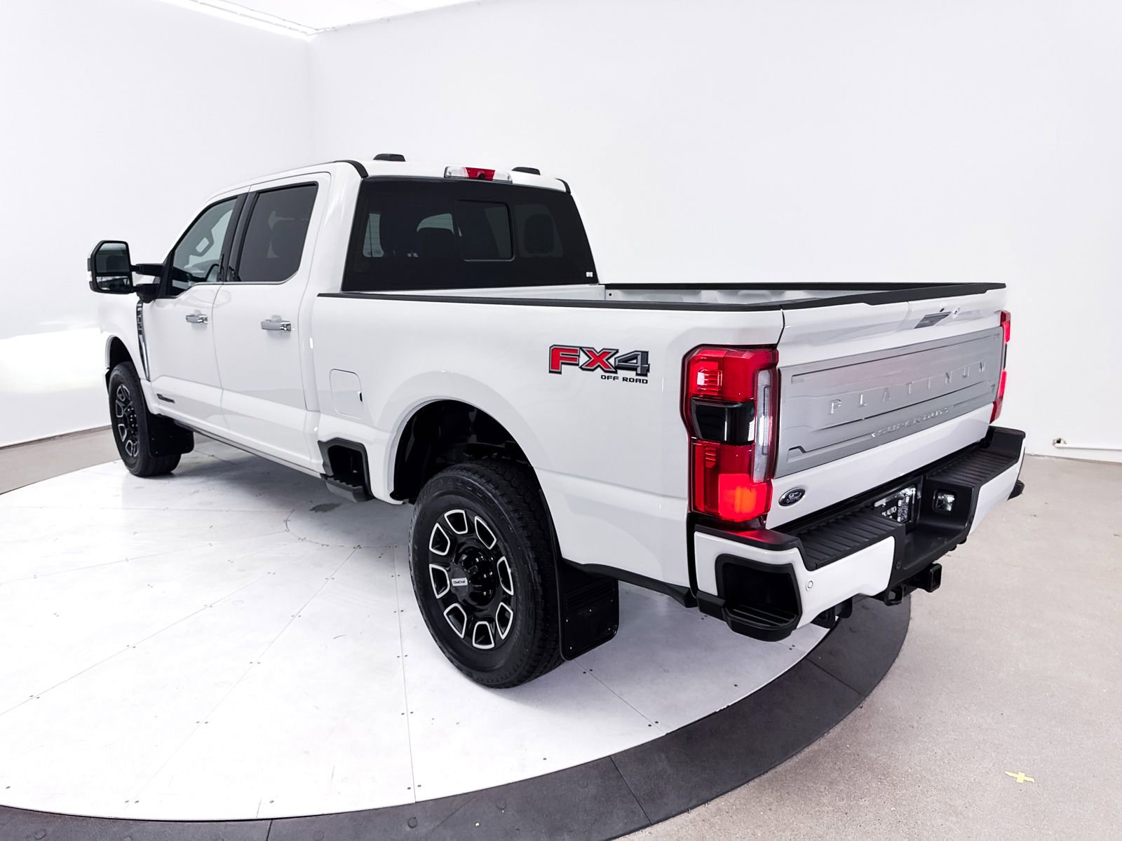 Used 2024 Ford F350 Platinum AWD/4WD image 18