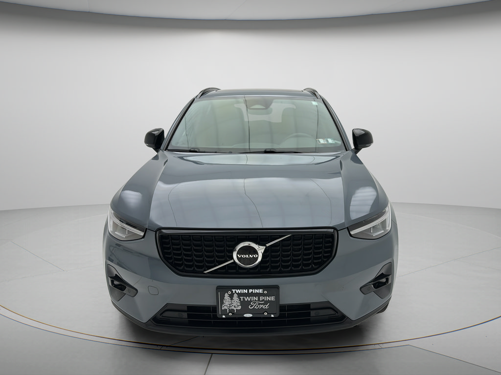 Used 2023 Volvo XC40 B5 Plus w/ Climate Package AWD/4WD video 2