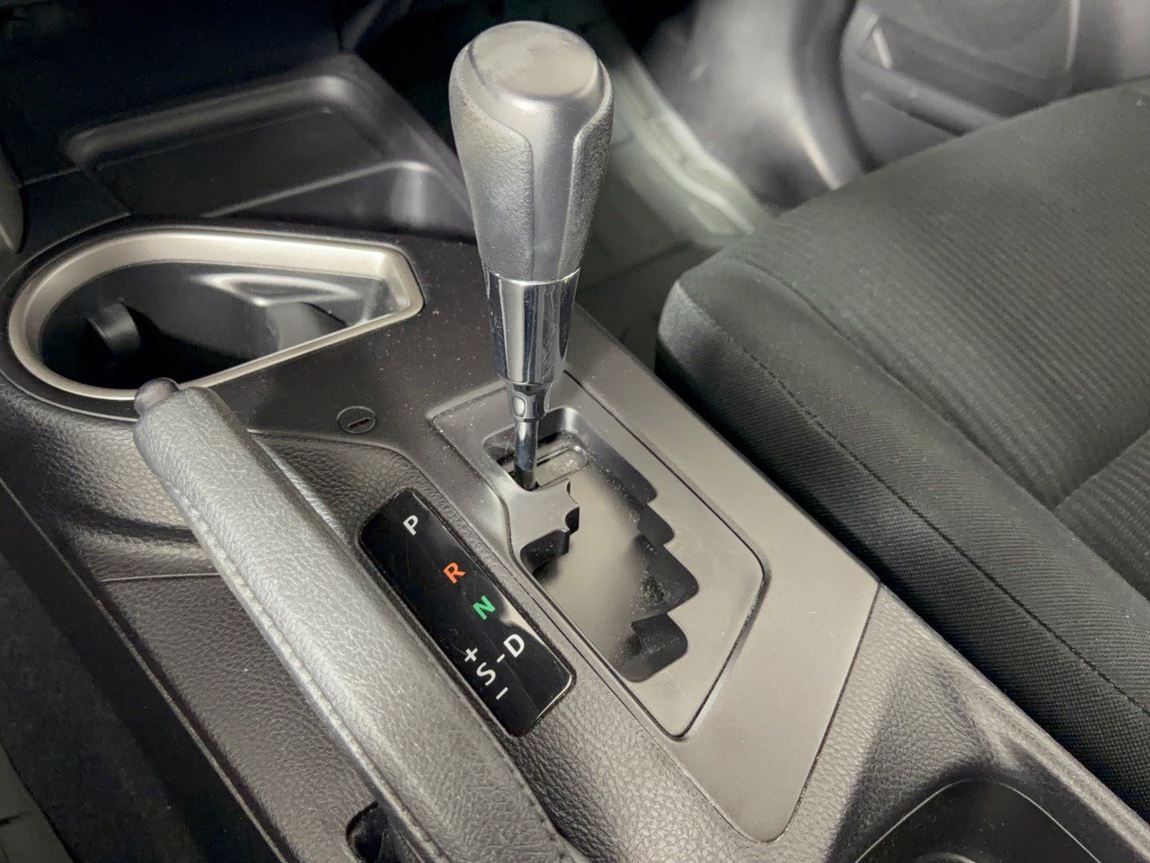 Used 2018 Toyota RAV4 LE FWD image 21